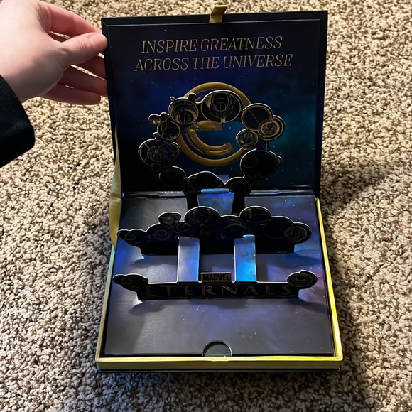 Urban Decay Eternals eyeshadow palette - Picture 7 of 9